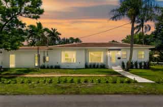 /assets/img/jayvil/projects/casa-byscayne-park/portada.jpg